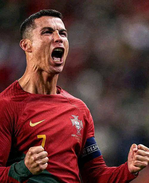 PG电子官网入口-外国足球明星在比赛中散发光芒