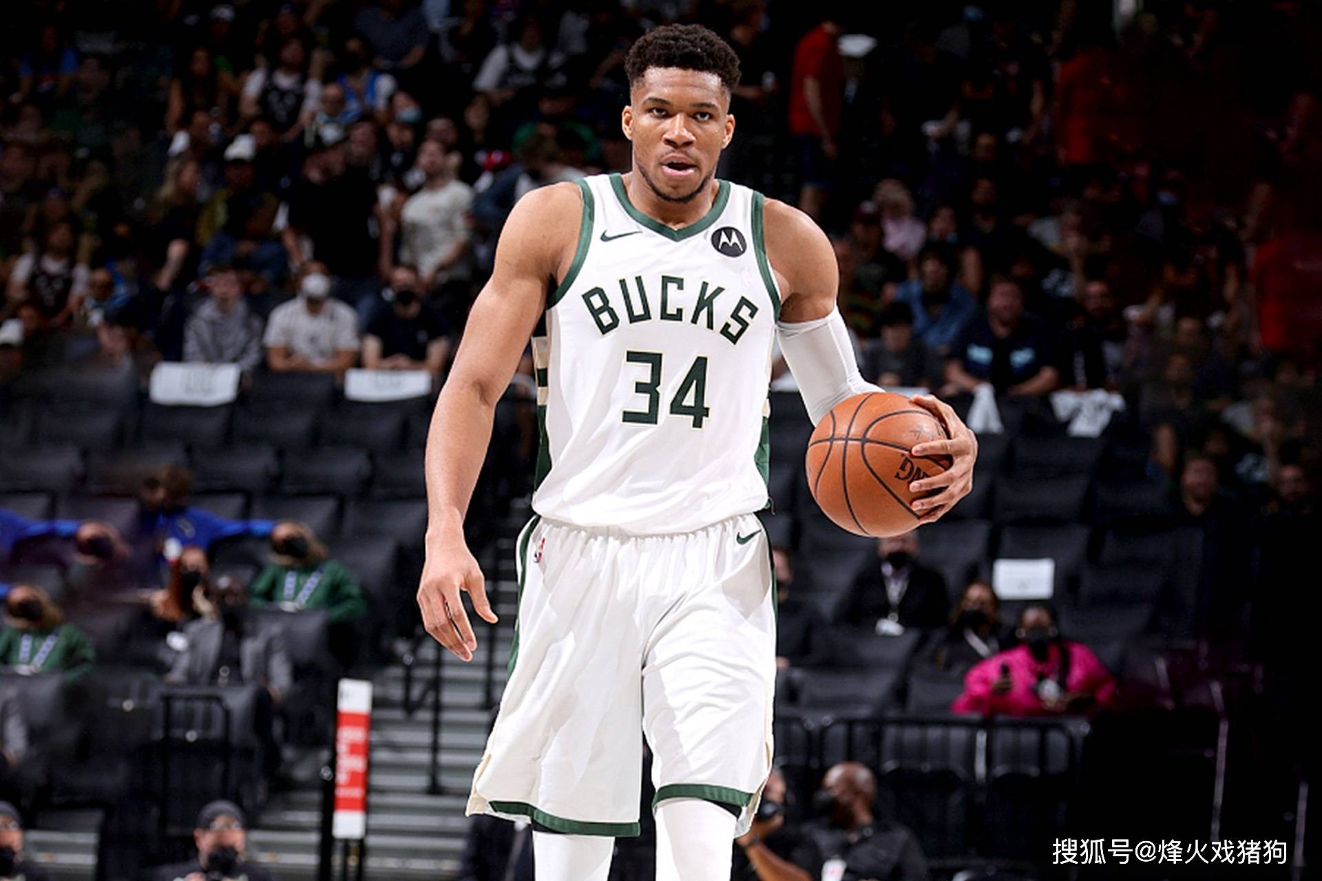 包含雄鹿翻盘雄鹿B队，萨姆·米切尔惊艳世界的词条