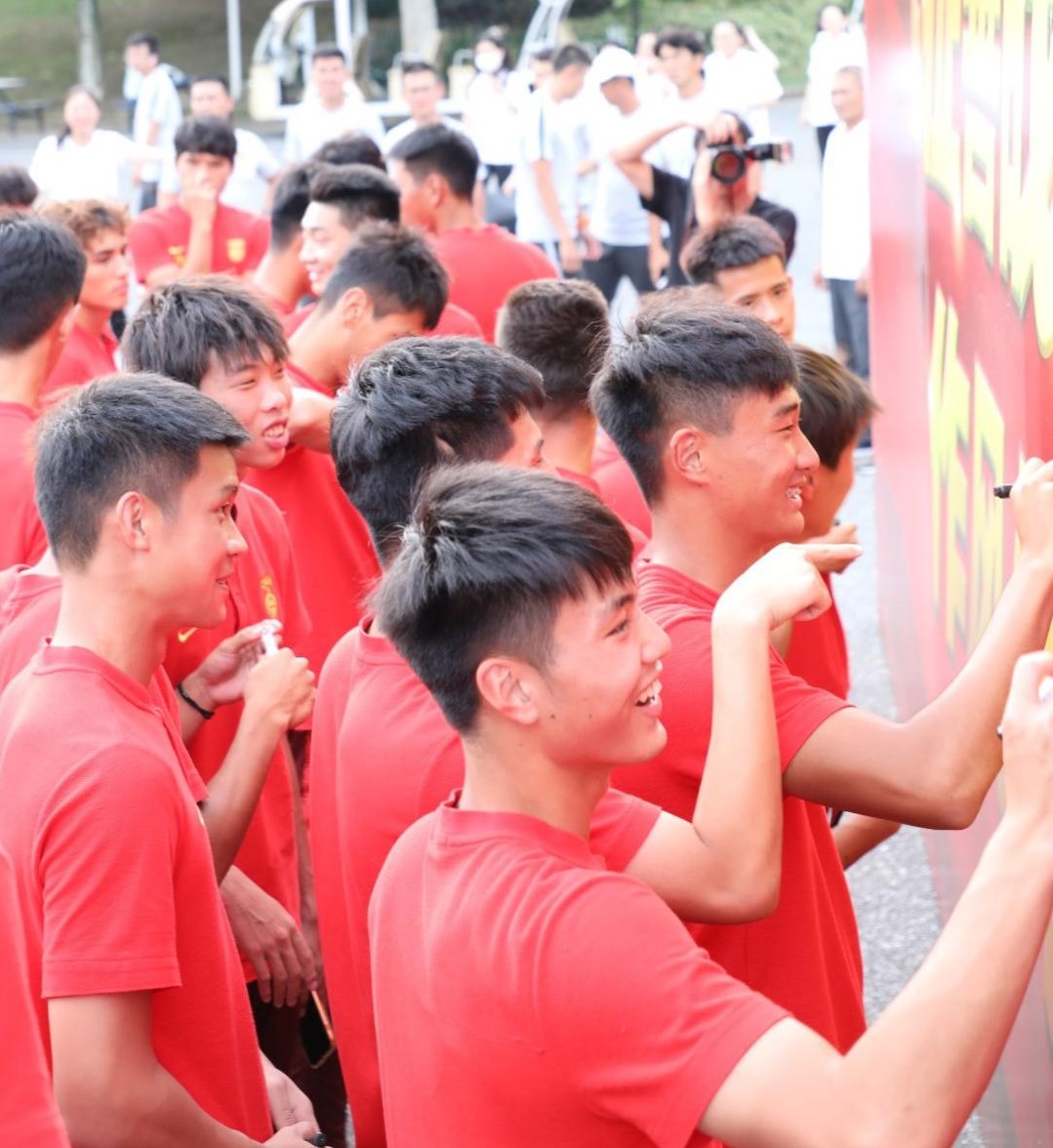 津巴布韦新秀卡姆博伊入选国家队,为国争光的简单介绍 津巴布韦新秀卡姆博伊入选国家队,为国争光的简单介绍