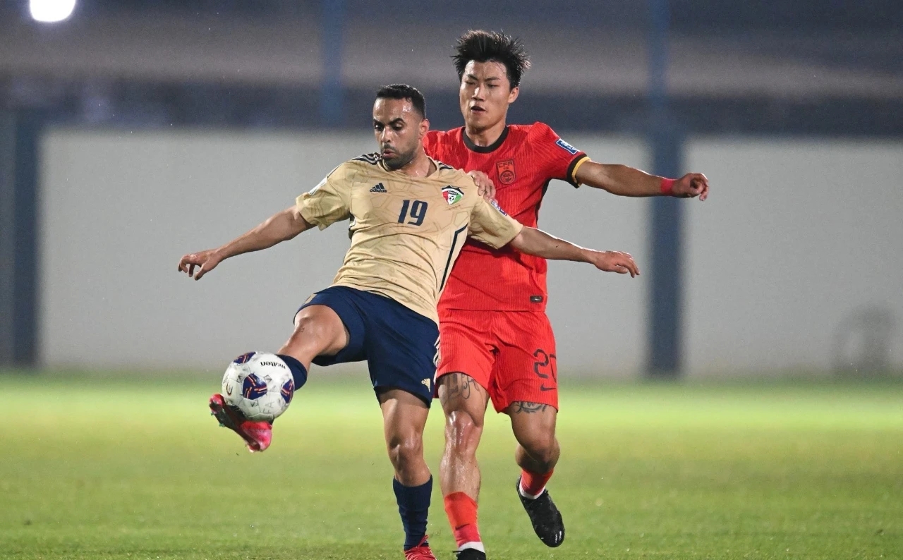 PG游戏APP-关于中国足球赛场新闻：球队备战冲刺季后赛的信息