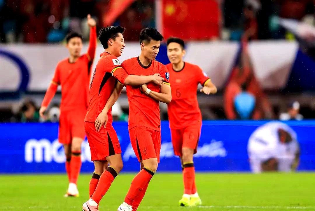 顶级中国足球联赛战况激烈,球员们奋力角逐冠军的简单介绍 顶级中国足球联赛战况激烈,球员们奋力角逐冠军的简单介绍