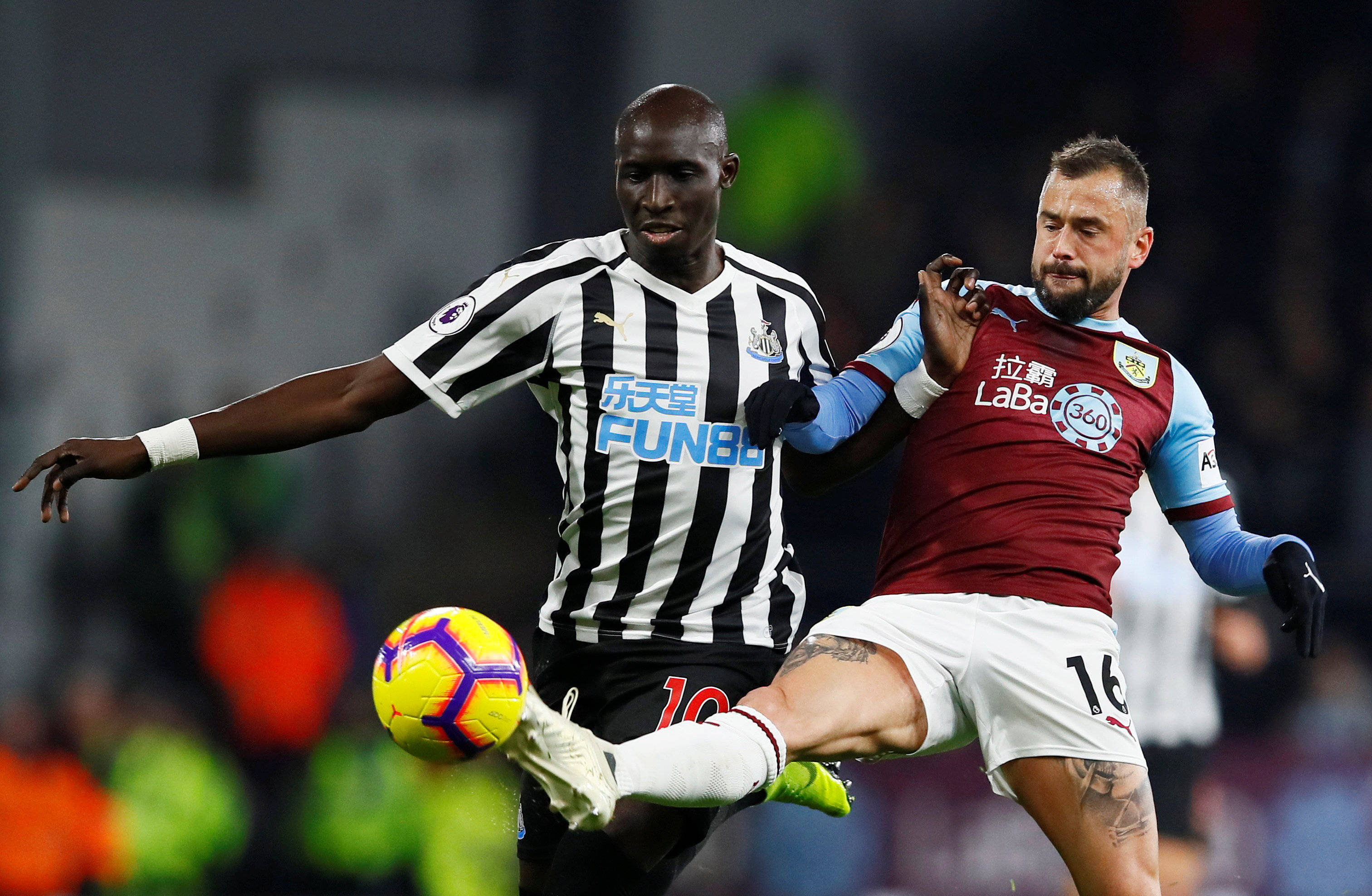 阿斯顿维拉主场不敌伯恩利，遭遇连败