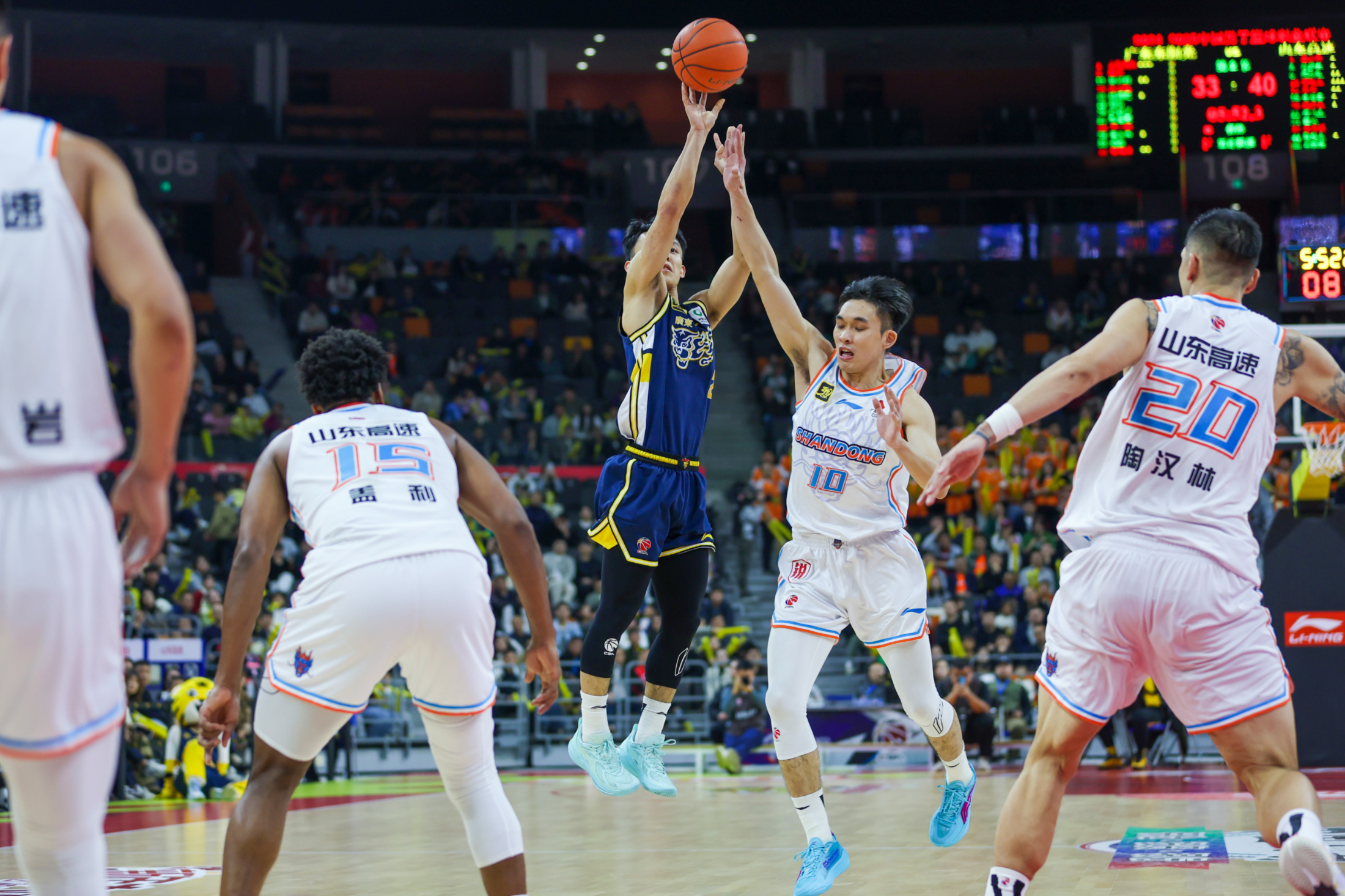 包含弗赖堡门将神勇扑救，帮助球队守住胜利的词条