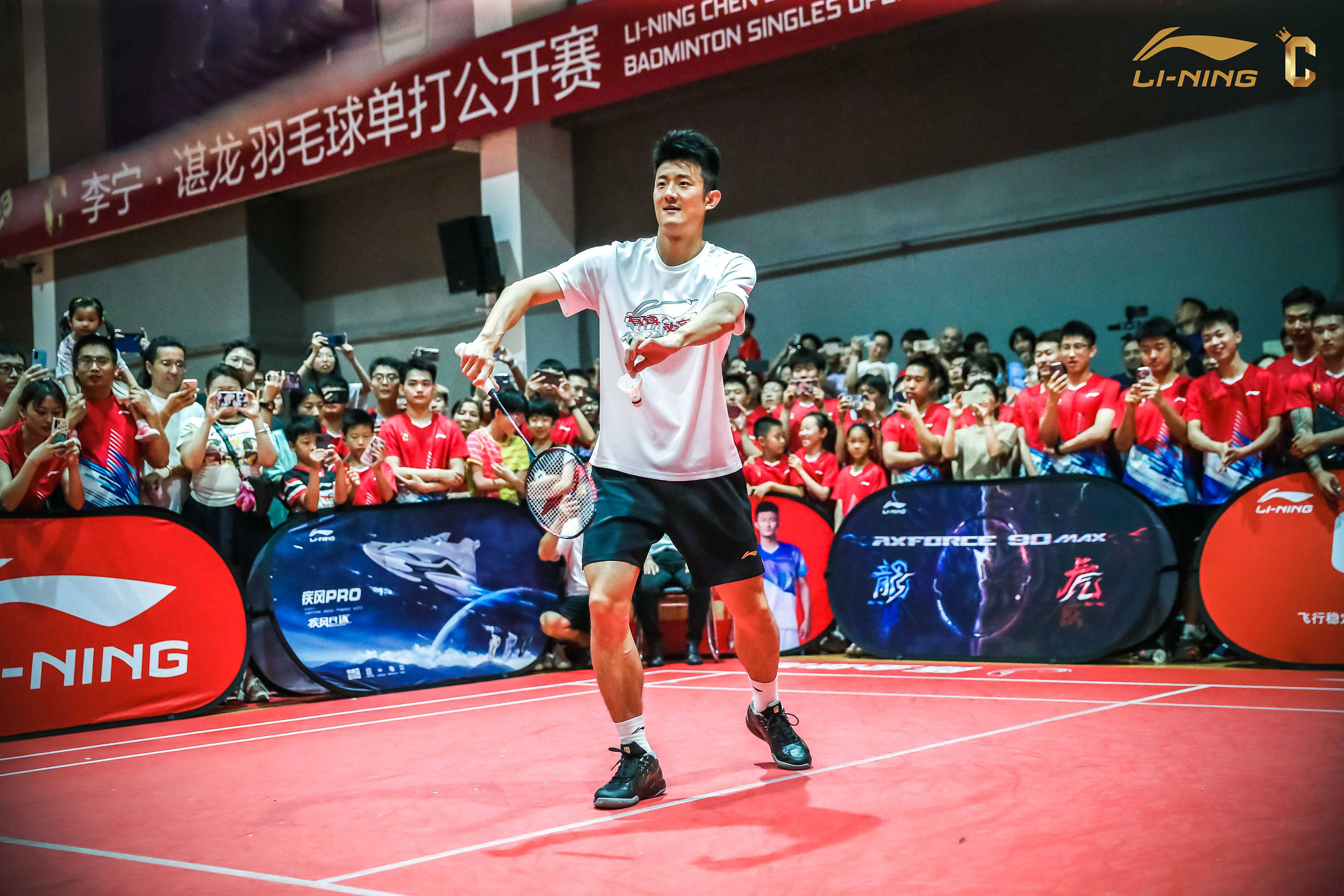 中国羽毛球队横扫英格兰羽毛球队,谌龙送出助攻的简单介绍 中国羽毛球队横扫英格兰羽毛球队,谌龙送出助攻的简单介绍