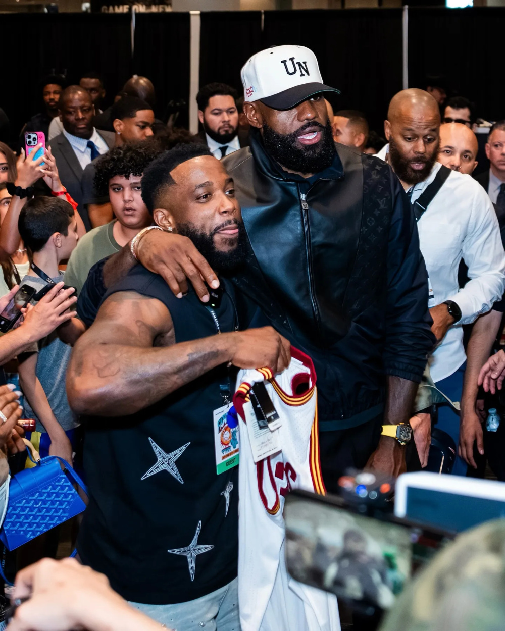 爵士强势尼克斯，詹姆斯统治全场的简单介绍