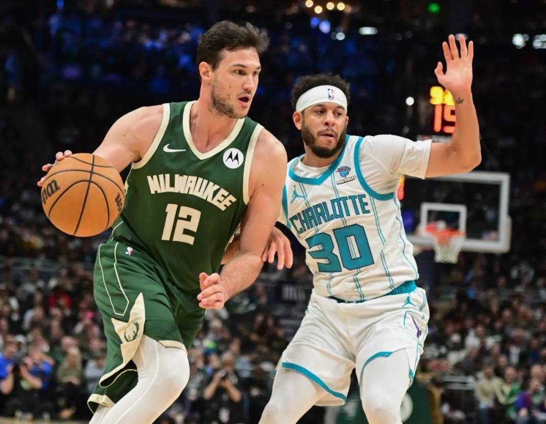 包含雄鹿B队完胜猛龙，加里纳利爆发神勇的词条