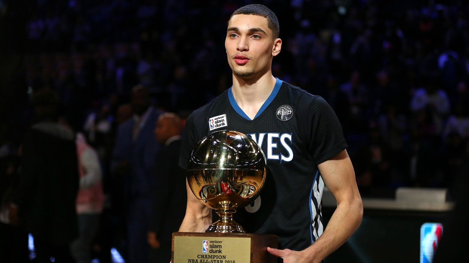 赛道与球场，当F1争冠焦点战遇上黄蜂强压鹈鹕的启示